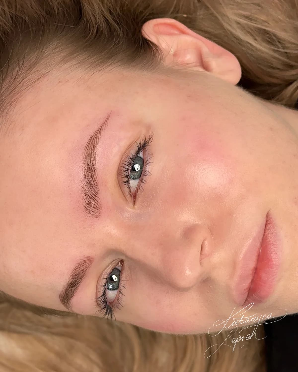 Efekt końcowy - naturalne zakończenie brwi